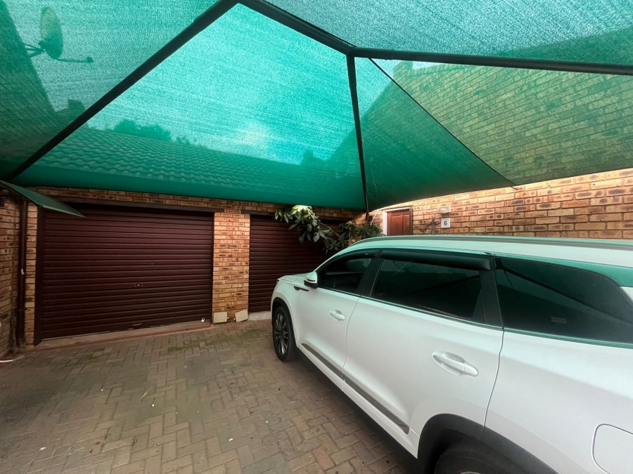 3 Bedroom Property for Sale in Safari Gardens North West